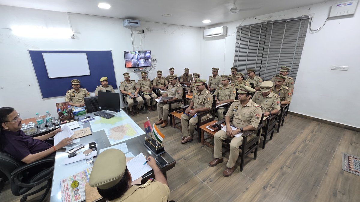 POLICE COMMISSIONERATE KANPUR NAGAR (@kanpurnagarpol) on Twitter photo рдЖрдЬ рджрд┐рдирд╛рдВрдХ 12.05.2025 рдХреЛ рдкреБрд▓рд┐рд╕ рдЙрдкрд╛рдпреБрдХреНрдд рджрдХреНрд╖рд┐рдг рд╢реНрд░реА рджреАрдкреЗрдВрджреНрд░ рдирд╛рде рдЪреМрдзрд░реА рджреНрд╡рд╛рд░рд╛ рдЬреЛрди рджрдХреНрд╖рд┐рдг рдХрд╛рд░реНрдпрд╛рд▓рдп рдкрд░ рдерд╛рдирд╛ рдЧреЛрд╡рд┐рдиреНрдж рдирдЧрд░ рдХреЗ рд╡рд┐рд╡реЗрдЪрдХреЛрдВ рдХрд╛ рдЕрд░реНрджрд▓реА рд░реВрдо рдХрд┐рдпрд╛ рдЧрдпрд╛ рдЬрд┐рд╕рдореЗрдВ рдорд╛рдорд▓реЛрдВ рдХреА рдкреНрд░рдЧрддрд┐ рдХреА рд╕рдореАрдХреНрд╖рд╛ рдХреА рд╡ рдирд┐рд░реНрджреЗрд╢ рджрд┐рдП рдФрд░ рдЖрд╡рд╢реНрдпрдХ рдорд╛рд░реНрдЧрджрд░реНрд╢рди рдкреНрд░рджрд╛рди рдХрд┐рдП-
тЮбя╕П рдЕрдХрд╛рд░рдг рд╡рд┐рд╡реЗрдЪрдирд╛рдУ рдХреЛ рд▓рдореНрдмрд┐рдд рд░рдЦрдиреЗ рд╡рд╛рд▓реЗ рдЖрдЬ рджрд┐рдирд╛рдВрдХ 12.05.2025 рдХреЛ рдкреБрд▓рд┐рд╕ рдЙрдкрд╛рдпреБрдХреНрдд рджрдХреНрд╖рд┐рдг рд╢реНрд░реА рджреАрдкреЗрдВрджреНрд░ рдирд╛рде рдЪреМрдзрд░реА рджреНрд╡рд╛рд░рд╛ рдЬреЛрди рджрдХреНрд╖рд┐рдг рдХрд╛рд░реНрдпрд╛рд▓рдп рдкрд░ рдерд╛рдирд╛ рдЧреЛрд╡рд┐рдиреНрдж рдирдЧрд░ рдХреЗ рд╡рд┐рд╡реЗрдЪрдХреЛрдВ рдХрд╛ рдЕрд░реНрджрд▓реА рд░реВрдо рдХрд┐рдпрд╛ рдЧрдпрд╛ рдЬрд┐рд╕рдореЗрдВ рдорд╛рдорд▓реЛрдВ рдХреА рдкреНрд░рдЧрддрд┐ рдХреА рд╕рдореАрдХреНрд╖рд╛ рдХреА рд╡ рдирд┐рд░реНрджреЗрд╢ рджрд┐рдП рдФрд░ рдЖрд╡рд╢реНрдпрдХ рдорд╛рд░реНрдЧрджрд░реНрд╢рди рдкреНрд░рджрд╛рди рдХрд┐рдП-
тЮбя╕П рдЕрдХрд╛рд░рдг рд╡рд┐рд╡реЗрдЪрдирд╛рдУ рдХреЛ рд▓рдореНрдмрд┐рдд рд░рдЦрдиреЗ рд╡рд╛рд▓реЗ