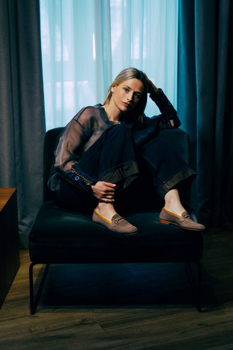 carminashoemake's tweet photo. Confident elegance. Our women’s horsebit loafers are defined by their soft texture, sculpted shape and enduring style. Handcrafted with care to make a statement without saying a word.
#CarminaShoemaker #WomensLoafers #HorsebitLoafers #CraftedStyle https://t.co/SRlsU8D2ex https://t.co/lFWadWy6O7