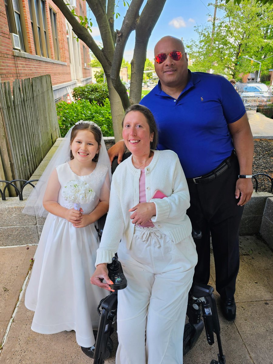 What a beautiful day to remember! Maddy celebrated her First Communion surrounded by love, laughter, and the warm company of family — especially her favorite Aunt Laura and Uncle Edward by her side.
