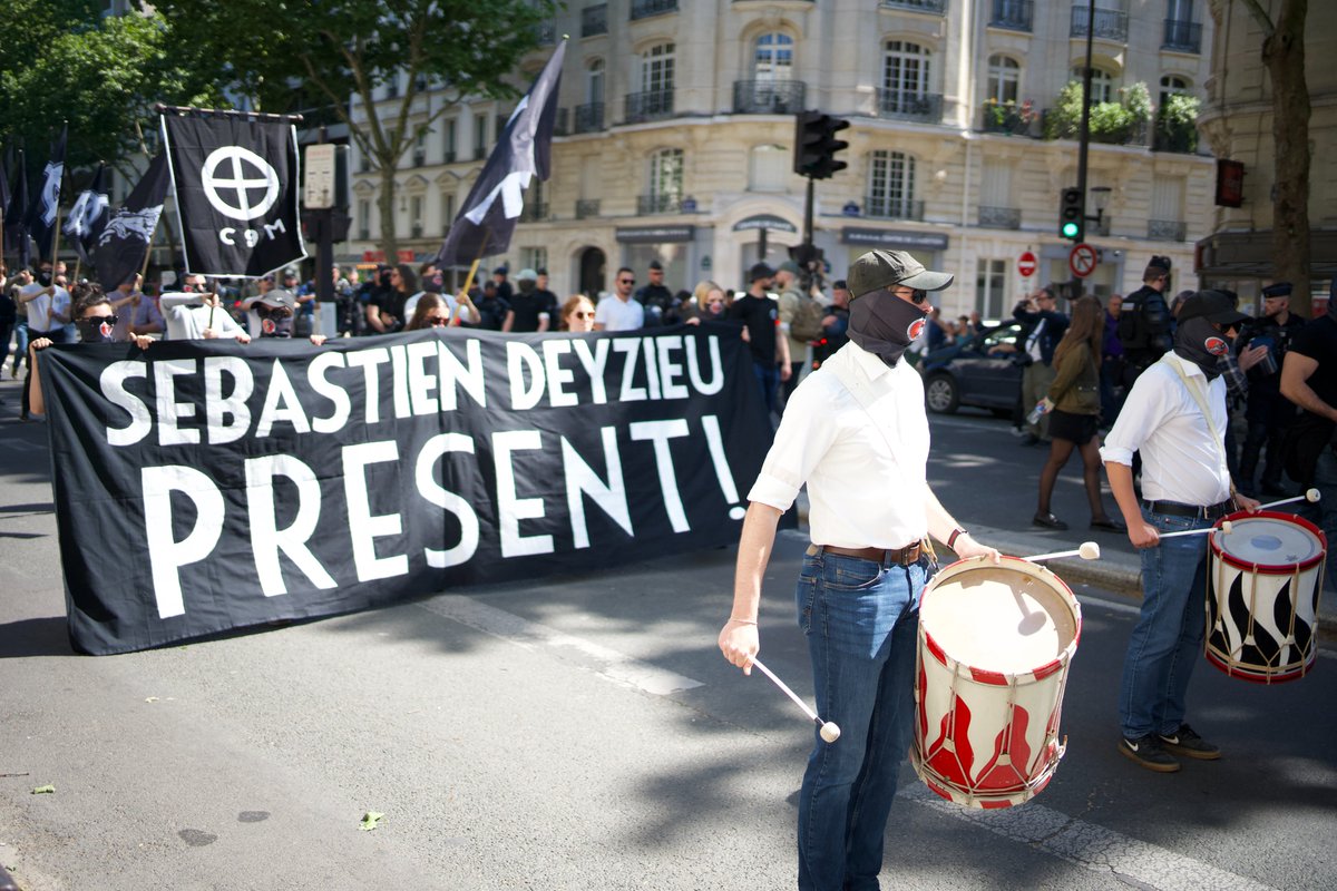 Hollandais, Danois, Allemands, Espagnols... Pour le C9M, des néonazis venus de toute l’Europe ont défilé à Paris ⬇️

streetpress.com/sujet/17470623…