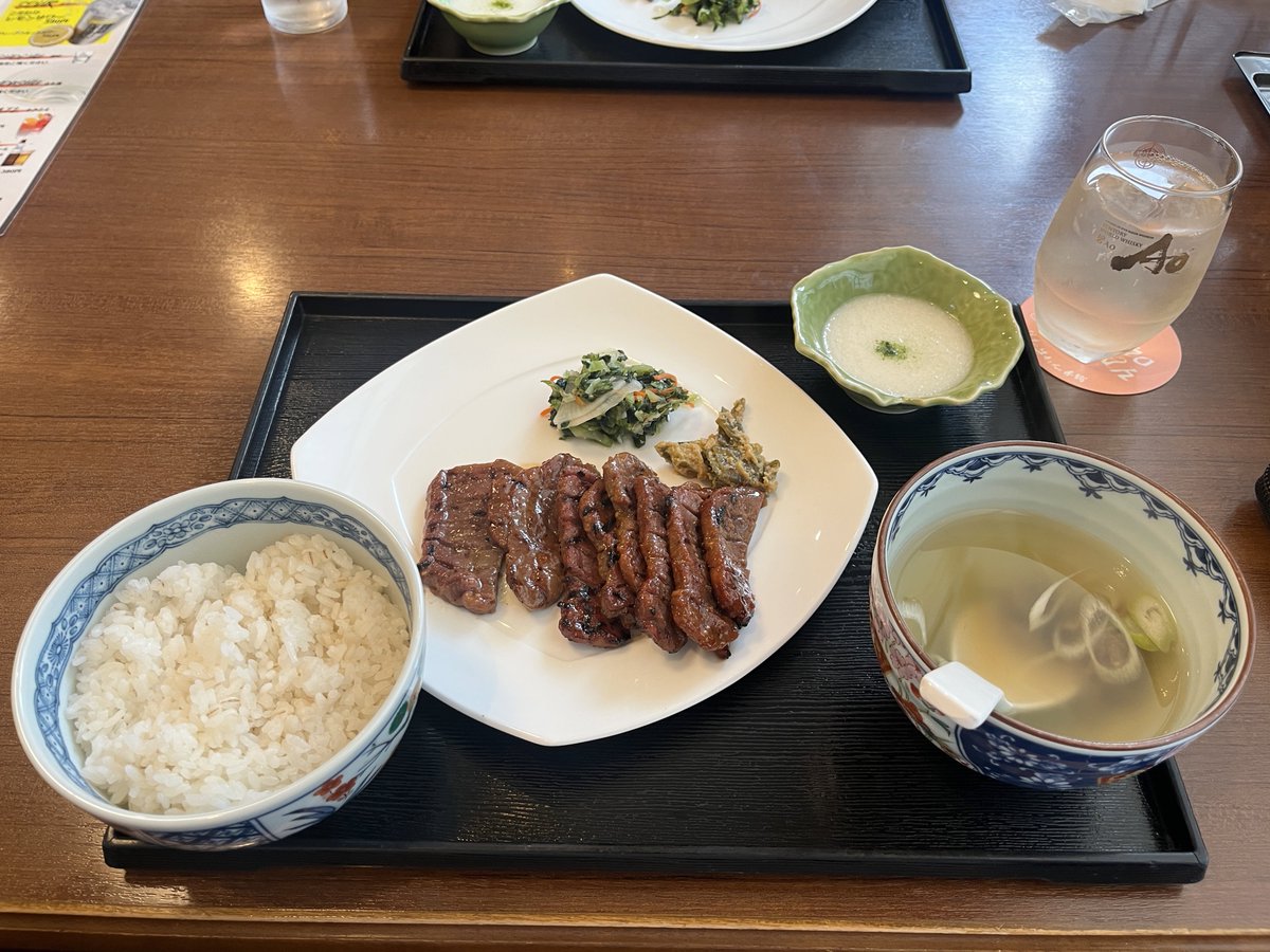 空港出てすぐ牛タン食べに行ったよね