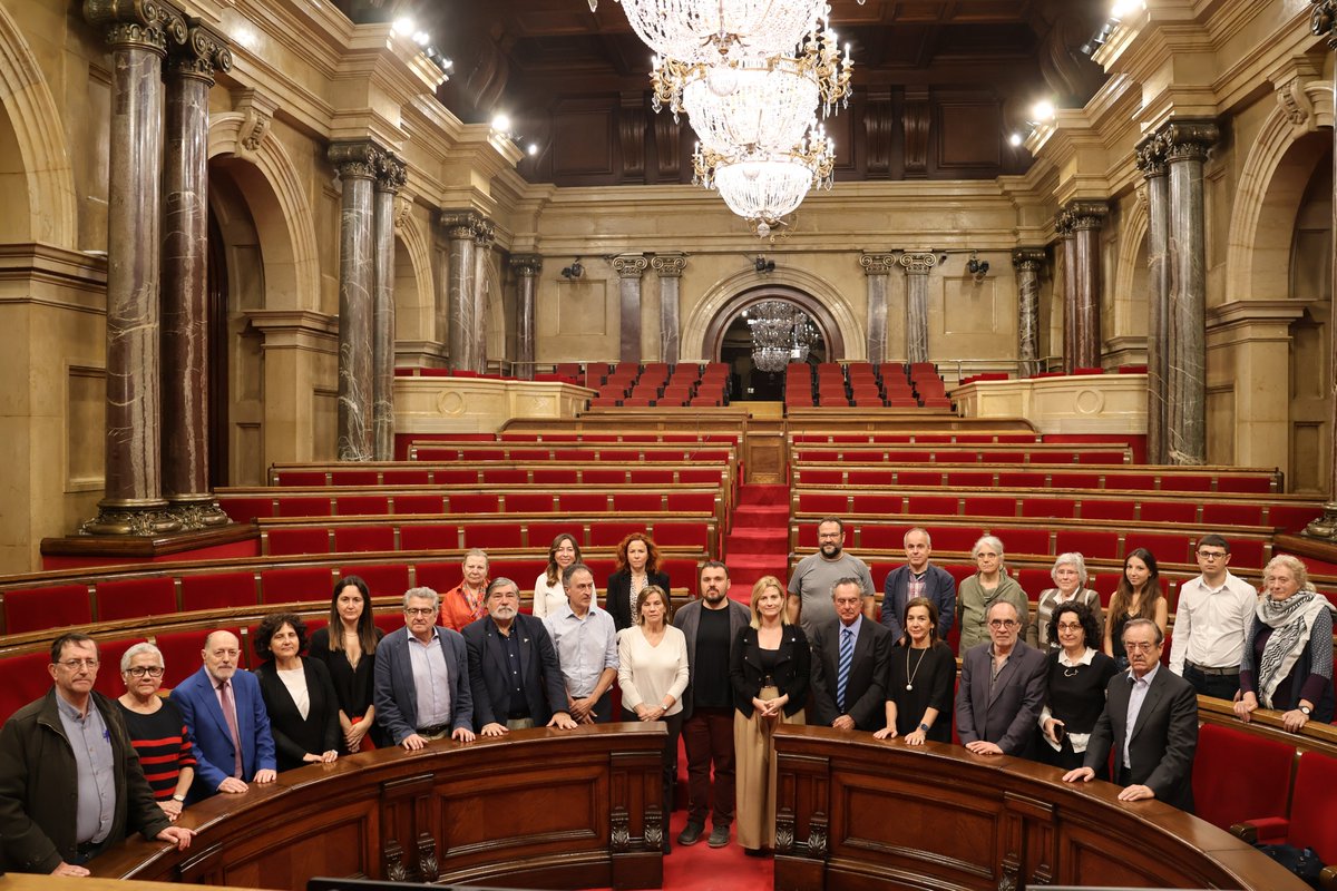 Parlament de Catalunya (@parlamentcat) on Twitter photo Familiars del fiscal de la República Francisco Javier Elola i juristes que han participat en les jornades d’homenatge al fiscal assassinat pel franquisme han visitat el <a href="/parlamentcat/">Parlament de Catalunya</a> on han estat rebuts per la vicepresidenta Raquel Sans Familiars del fiscal de la República Francisco Javier Elola i juristes que han participat en les jornades d’homenatge al fiscal assassinat pel franquisme han visitat el <a href="/parlamentcat/">Parlament de Catalunya</a> on han estat rebuts per la vicepresidenta Raquel Sans