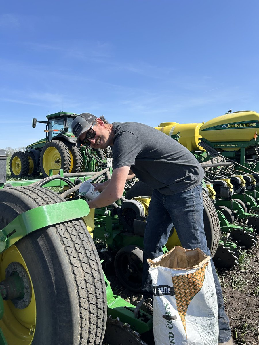 #MeetTheStaffMonday Long overdue, but meet our newest sales agronomist, Andrew Johnston. You’ll see him out scouting fields and when he’s not doing that he’s hunting, fishing, and loving everyday🦌🎣