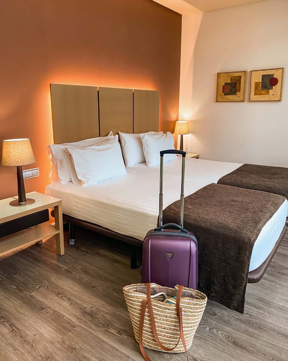 #Valencia se vive mejor sobre ruedas... 🚴‍♀️ 

En #SilkenPuertaValencia tienes el punto de partida perfecto. ¡Prepárate para disfrutar de arquitectura de vanguardia, arte, naturaleza y ese sol mediterráneo que siempre acompaña! ☀️

#SilkenHoteles #Silken