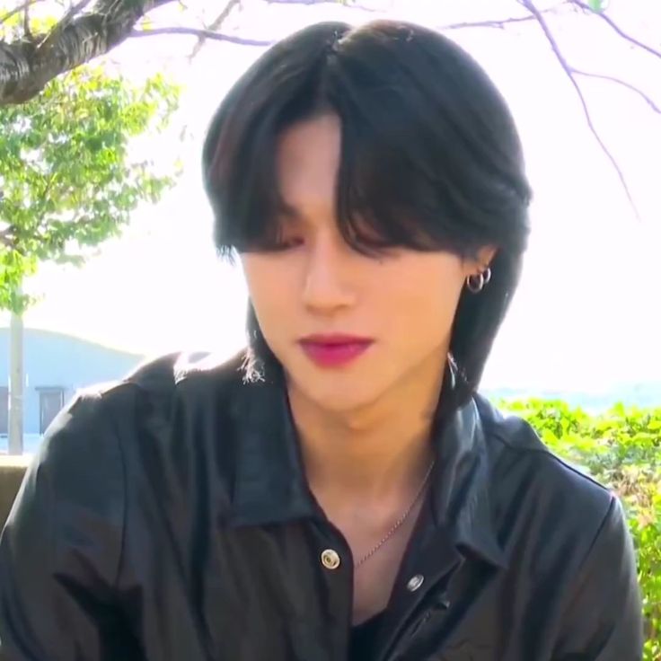 bebekkuninggg_'s tweet photo. Can We?

Lima tahun sudah Wena melarikan diri, memilih merawat anak kembarnya seorang diri. Selama itu, tidak pernah terbayangkan kalau Ivan akan mencari tempat di mana ia tinggal. 

| yunwoo, yxnwxx, yunweong series au (r!wxx, w!ntxr as their children) https://t.co/N6r1UFOtOy