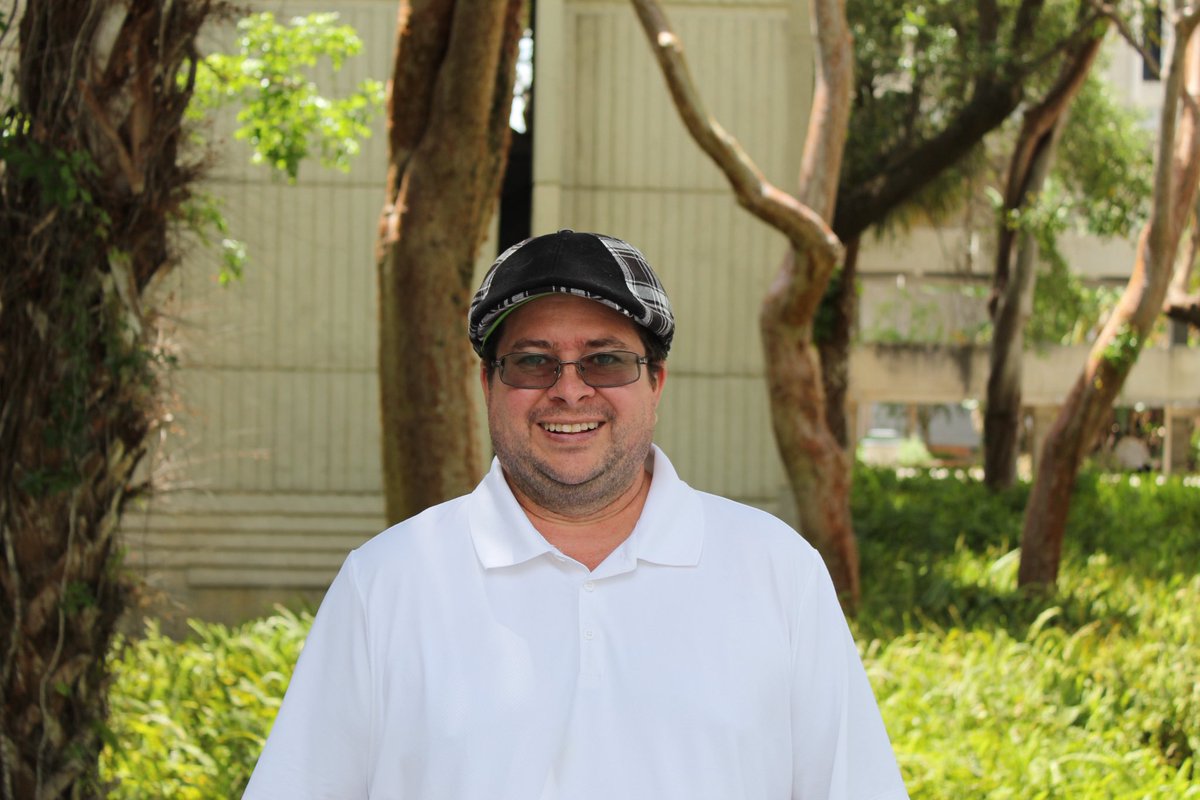 William Murphy, a speech professor and adviser to the Forensics Society at #KendallCampus, was inducted into <a href="/TheFCSAA/">FCSAA</a> Hall of Fame.

For nearly 15 years, he has lead the speech and debate team to local, state &amp; national competitions.

Read more below.
mdcthereporter.com/kendall-campus…