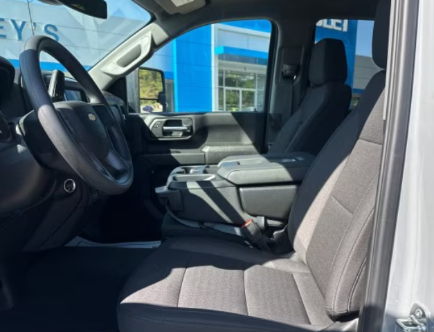 Rugged, powerful, and built to last! Check out this 2025 Chevrolet #Silverado 2500 HD Custom truck at Harvey's GM! This Chevrolet Silverado features a 6.6L V8 engine and 10-way power-adjustable seats. 
bit.ly/4lWa7UG