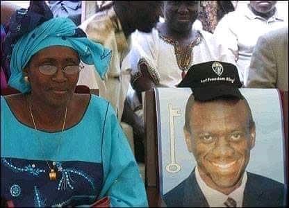 Today's photo as captured by the PFF Comrades,reminds me of 13th Dec 2005, when President Besigye was nominated as FDC 's Presidential Candidate for the 2006 (s) elections,in absentia; he was in Luzira prison incarcerated for ' Rape and Treason'.

History again!! #FreeBesigye