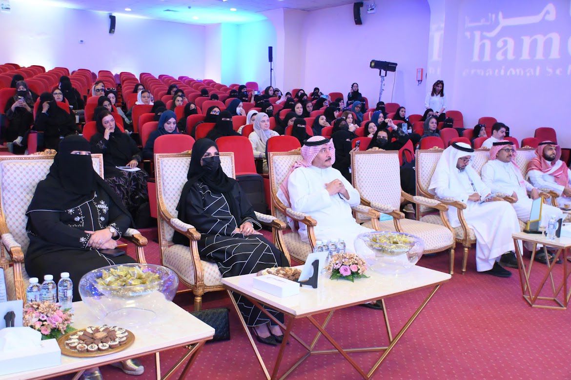 استضافت مدارس ثــامـــر العالمية، اليوم، لقاء التقويم المدرسي لمرحلة رياض الأطفال والطفولة المبكرة في المدارس الخاصة، وذلك على مسرح الأميرة جواهر – حفظها الله.
وذلك بحضور عدد من مسؤولي التعليم، ومديرات مدارس رياض الأطفال والطفولة المبكرة.