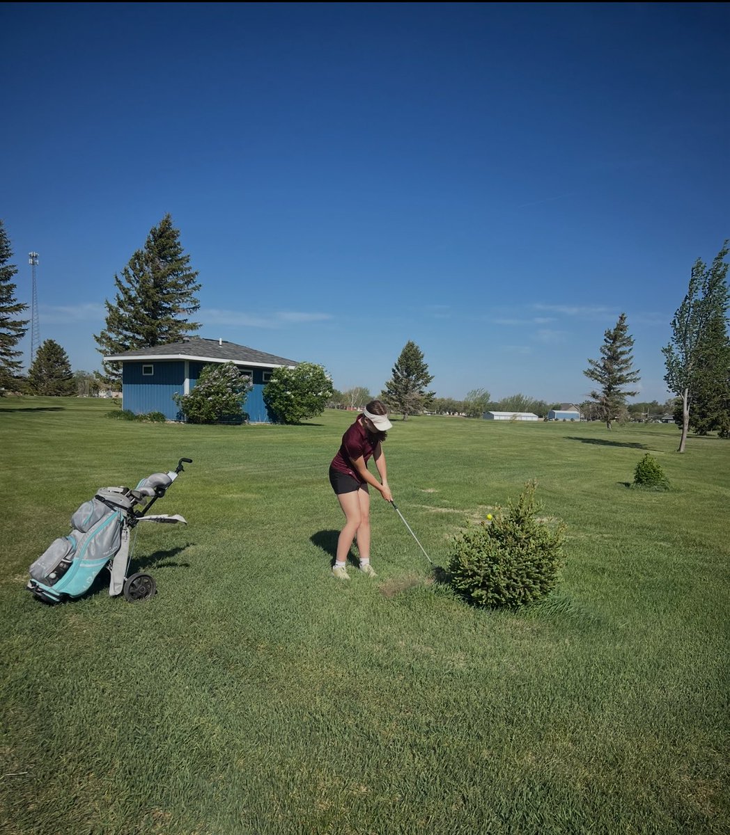 MilbankGolf's tweet photo. Groton Invite #GGID (G25GI) #wind #survival #nomosquitoes https://t.co/ELK6937Juw