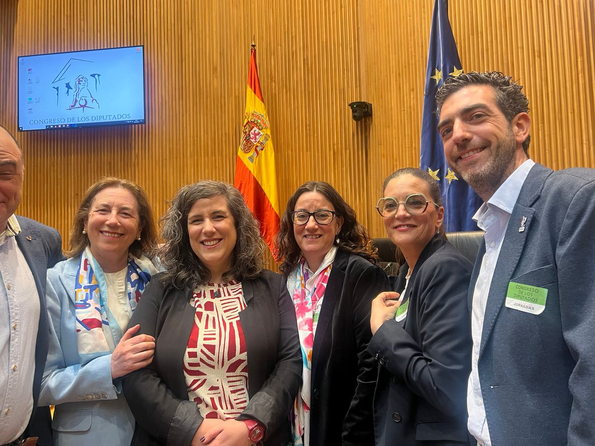 Día histórico para la #enfermeria en el #congresodelosdiputados 💯
A debate la ratio enfermera/paciente, se necesita más dotación segura de enfermeras en el sistema nacional de salud y más dotación económica para su formación en las universidades públicas. 
<a href="/Monica_Garcia_G/">Mónica García</a> 👌