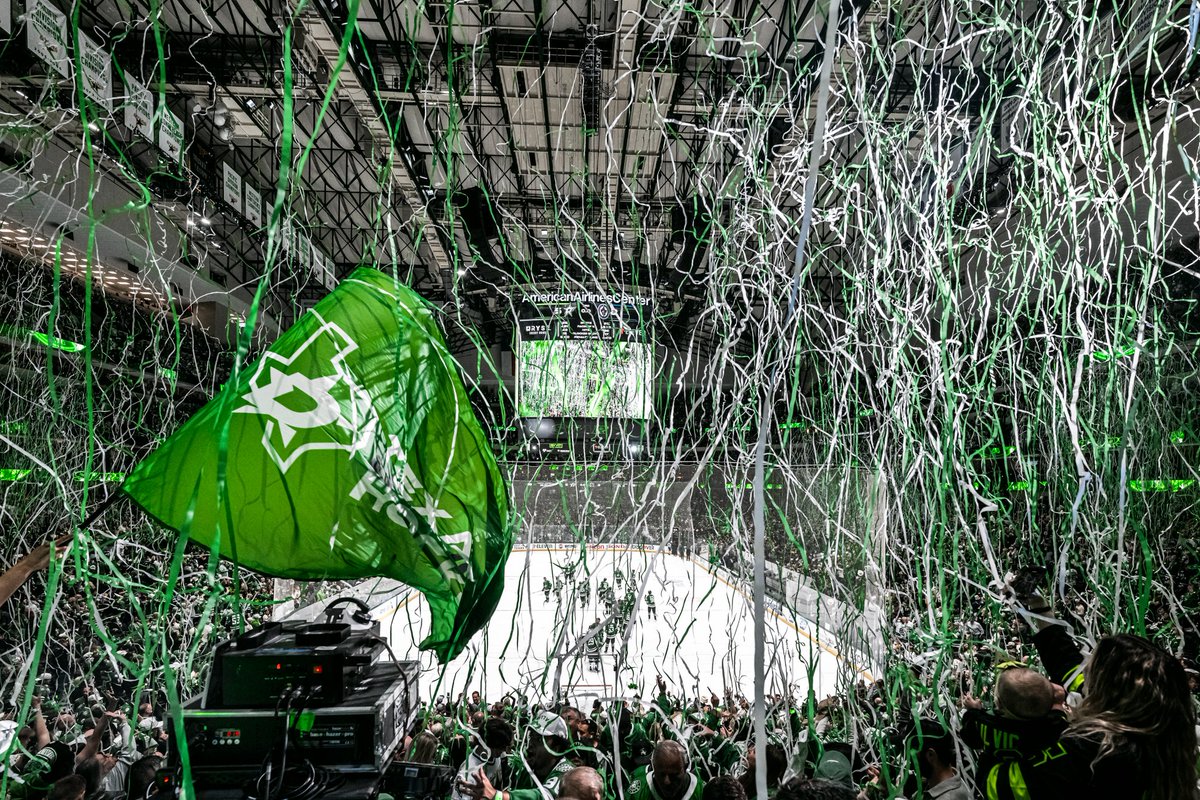 No better way to start the week than with 19,000 of our closest friends 🎊

📸 <a href="/seanberryphoto/">Sean Berry</a>