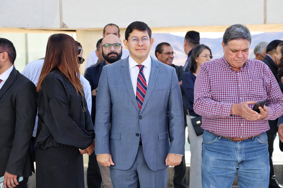 Esta mañana acompañamos al gobernador David Monreal en los Honores a la Bandera en Ciudad Administrativa.
Fortalecer nuestros valores cívicos como sociedad es, y seguirá siendo, fundamental para consolidar un mejor Zacatecas. 🇲🇽 

¡Que tengan un excelente inicio de semana!