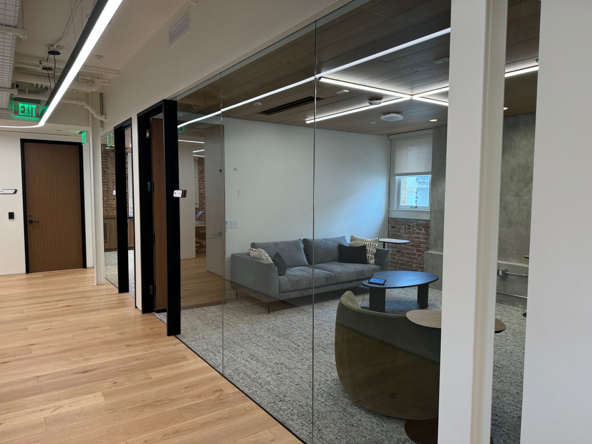 Glas_Pro's tweet photo. GlasPro is recognized in USGlass Mag for its part in a project that earned the 2024 Design Awards for Interior Glass. The building in Santa Monica, Calif.,  underwent a complete restoration and adaptive reuse into a standalone office building.  https://t.co/z4cenDFbC1 https://t.co/tmbT34oxtB