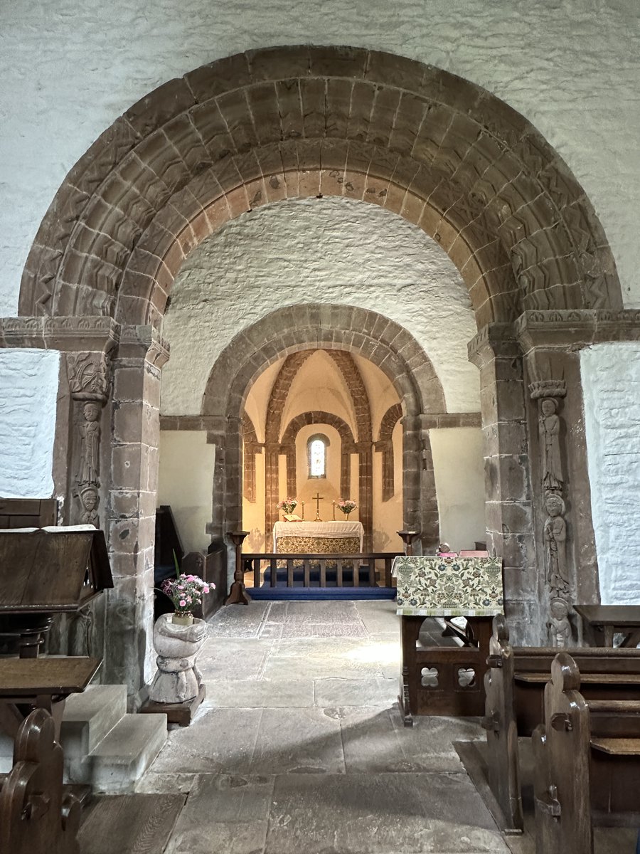 Cazlar123's tweet photo. Visit to Kilpeck Church today, Herefordshire, dates from about 1140AD, wonderful Norman carvings of mythical creatures
#history
#medievalbuildings https://t.co/9inZEMDLR1