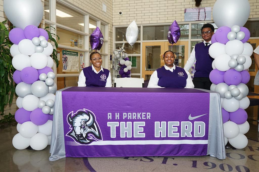 Barnett Wright (@barnettwright) on Twitter photo Historic A.H. Parker, #Birmingham's first Black High School, celebrates 125th with weekend of reunions, scholarships and galas. <a href="/BhamCitySchools/">Birmingham City Schools🎓</a> <a href="/BhamTimes/">TheBirminghamTimes</a>
birminghamtimes.com/2025/05/histor… Historic A.H. Parker, #Birmingham's first Black High School, celebrates 125th with weekend of reunions, scholarships and galas. <a href="/BhamCitySchools/">Birmingham City Schools🎓</a> <a href="/BhamTimes/">TheBirminghamTimes</a>
birminghamtimes.com/2025/05/histor…