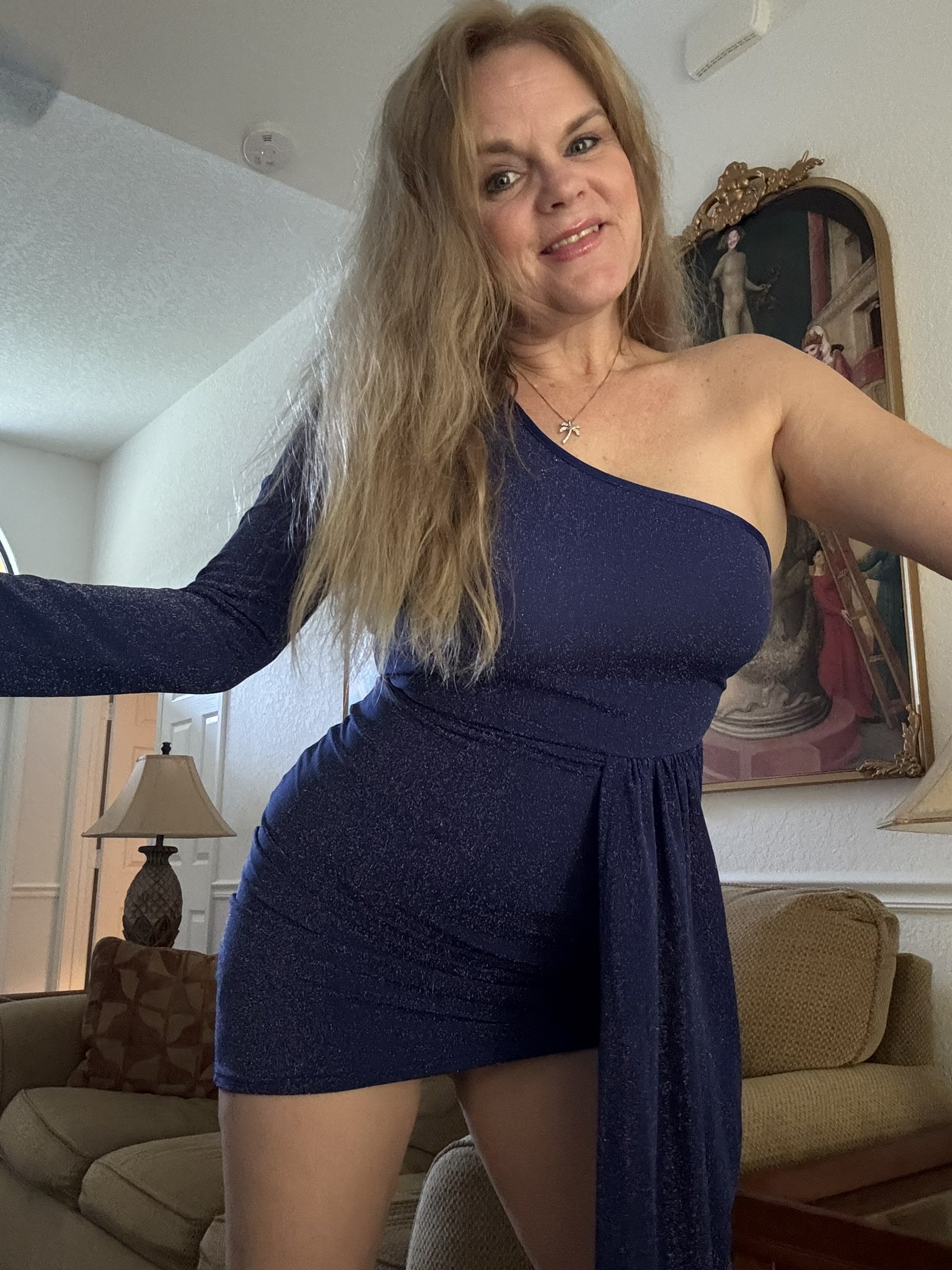 1 pic. It be a long few years with menopause and stomach issues micky Lynn is coming back slowly https://t.co/lzXiDcDMde