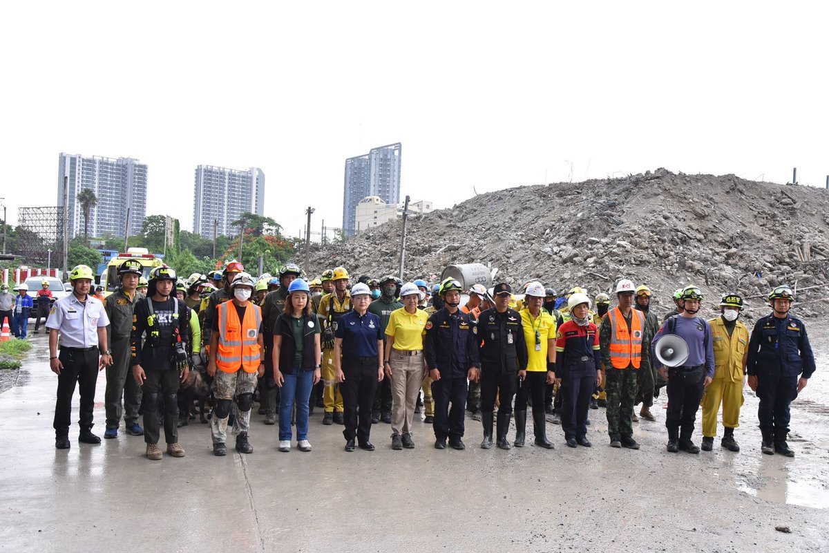 ตั้งมั่นค้นหาผู้สูญหายจนวินาทีสุดท้าย กู้ภัยพร้อม K9 ค้นทวนซากอาคาร สตง. ก่อนปิดภารกิจ 13 พ.ค. นี้

(12 พ.ค. 68) รองผู้ว่าฯ ทวิดา นำสื่อมวลชนลงพื้นที่สังเกตการปฏิบัติการค้นหาชิ้นส่วนผู้สูญหาย ณ บริเวณด้านหลังศาลเยาวชนและครอบครัวกลาง ถนนกำแพงเพชร เขตจตุจักร ซึ่งเป็นจุดทิ้งซากอาคาร