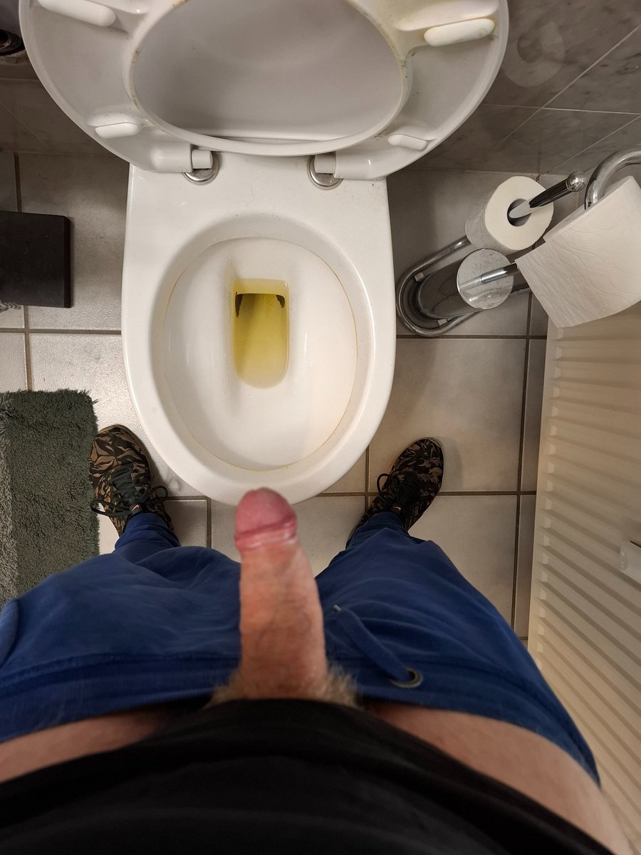 Smelly Eichel, also mal lüften lassen und Vorhaut zurück... #gay #teamuncut #teamforeskin #pissen #pee #Vorhaut #hardon #Eichel #pisser glans #Latte #blankeeichel #bropiss