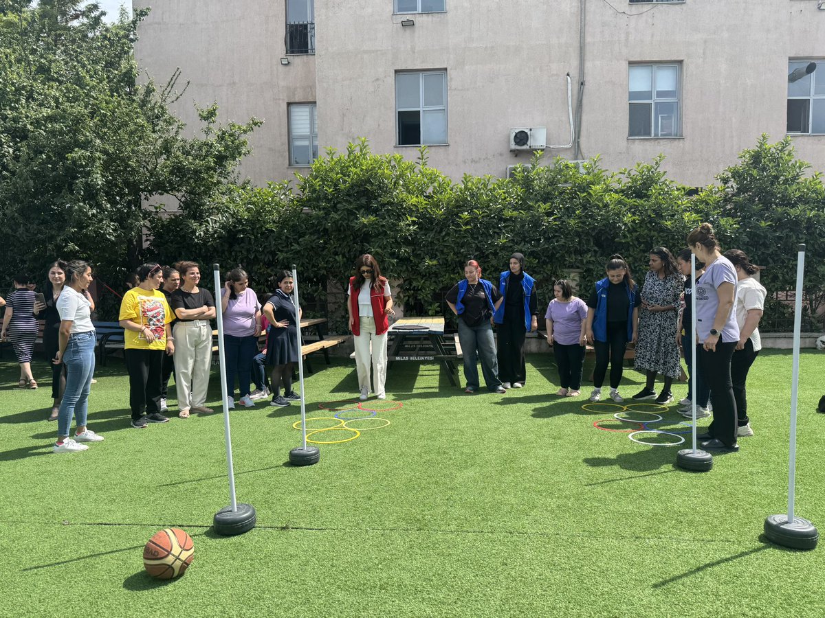🎉 Bugün Karadeveci Rehabilitasyon Merkezimizde gönüllü gençlerimizle birlikte özel bireylerimizle harika bir sportif etkinlik düzenledik🏃‍♂️🎈 Birlikte eğlendik, güldük ve güzel anılar biriktirdik.  #SpordaEngelYok