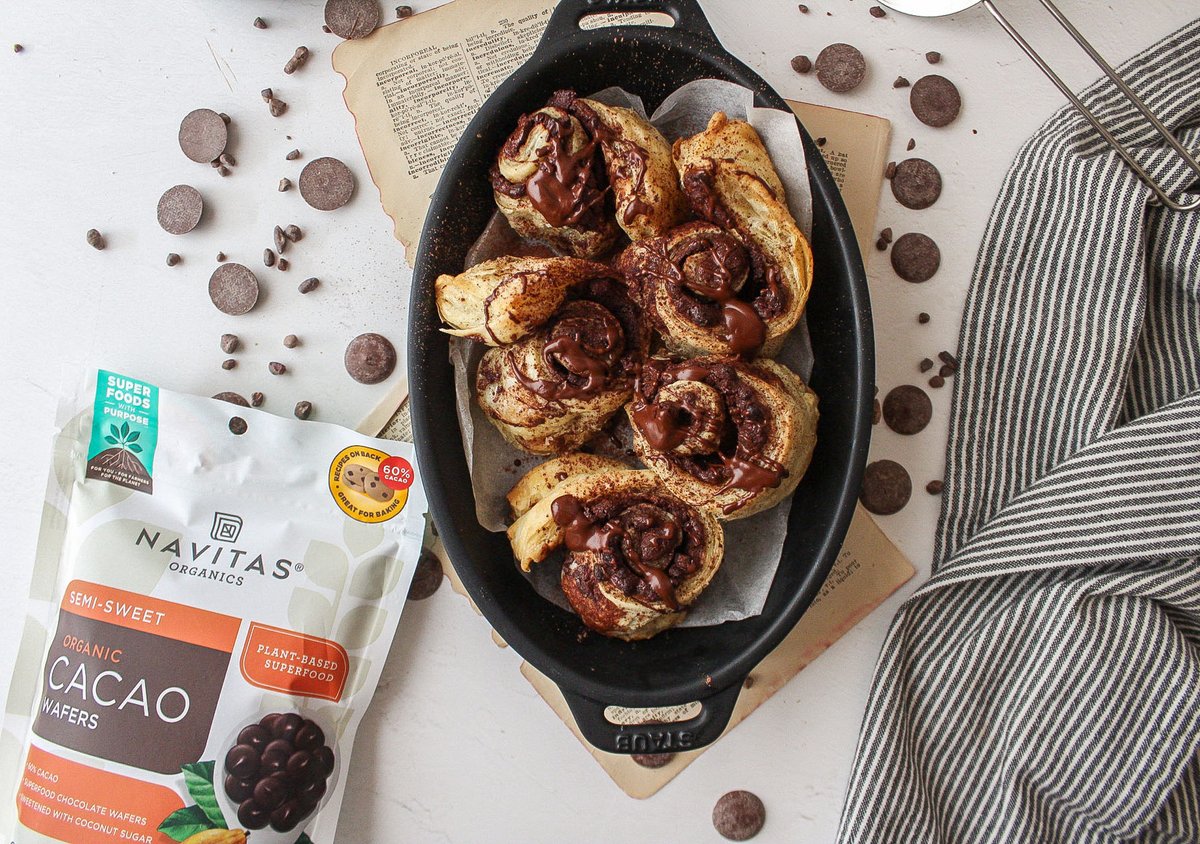 POV: You gave your cinnamon rolls a makeover with a drizzle of melted Semi-sweet Cacao Wafers, a sprinkle of Cacao Sweet Nibs + a dash of Cacao Powder &amp; suddenly, you're feeling #balanced &amp; ready to take on the week. 😌 Drop a 🍫 if you’re team #cacao for #breakfast! 👇