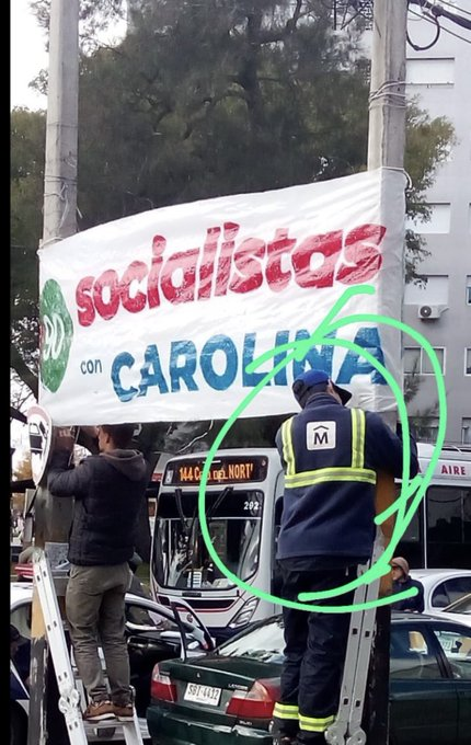 gpiquerez's tweet photo. Estoy escuchando a Fernando Pereira en AzulFM: "Ustedes no van a ver funcionarios de la IM colgando carteles". 
Cínico! 
Verdad? https://t.co/yeubQepGri