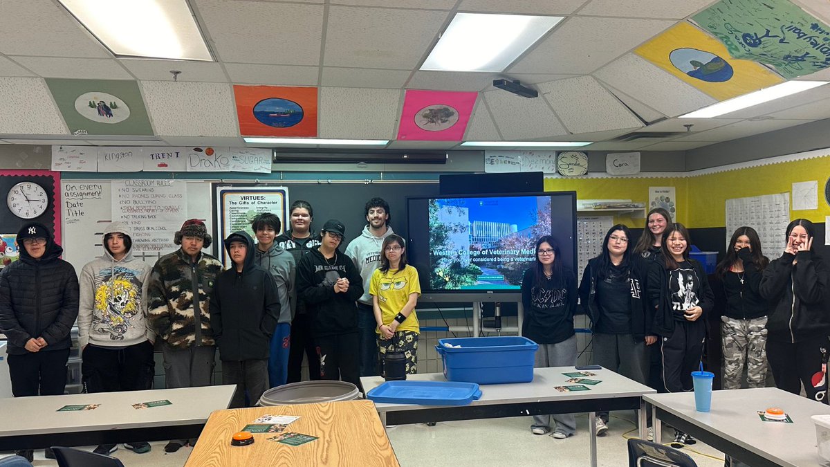 In April, students in Grade 6 and 9 at two La Ronge schools explored X-rays, anatomy and #veterinary medicine with #WCVM students Lauren Schwann-Hodgins and Nicolas Tessman. 

Want to learn more about the #WCVM Home Community Awareness program? Visit: wcvm.usask.ca/education/publ…