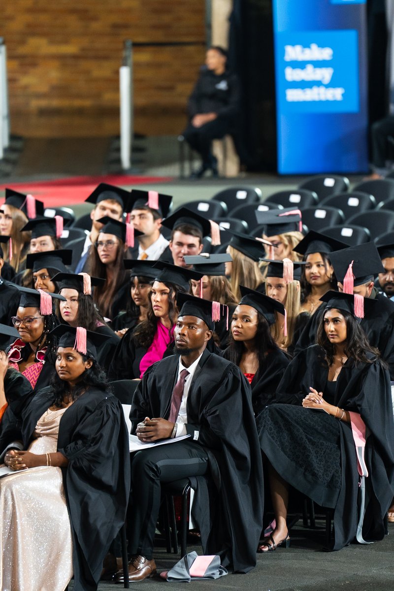 #UPGraduation2025: UP’s Faculty of Veterinary Science graduated its 100th Bachelor of Veterinary Science class on Friday! Here’s to a century of shaping the future of animal health in South Africa. Read more: ow.ly/oRPk50VQNxB

#UPExcellenceWearsACap