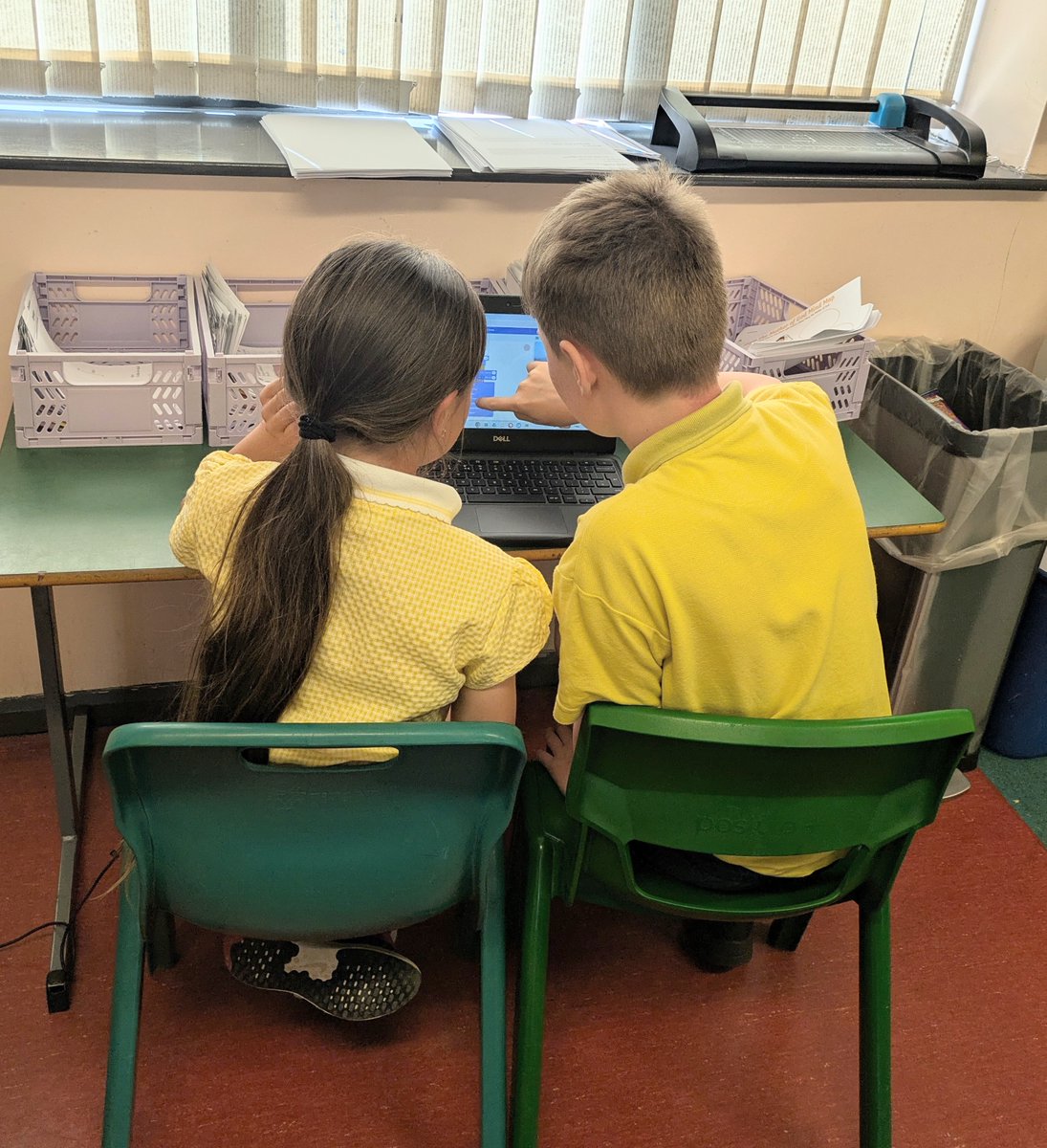 mulgrew_ciara's tweet image. Pupils from Our Lady Queen of Peace PS have just finished their @bitcni #TimeToCode sessions with their super #volunteer from @apexfintech Volunteers & organisations are what make our programmes possible #EmployerSupportedVolunteering #InspiringFutureGenerations 🧑🏼💻❤️👨🏻💻