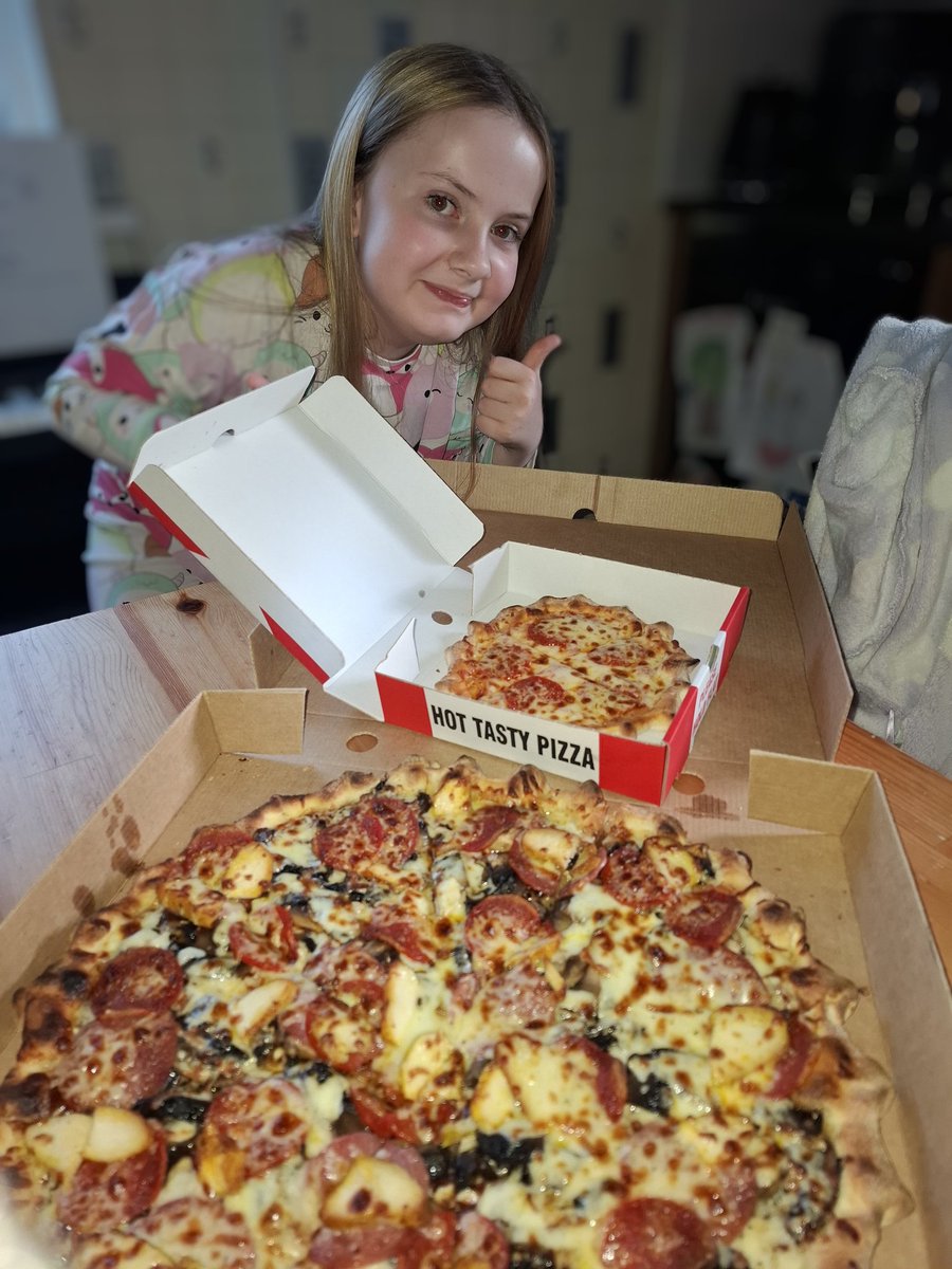 Allan Doherty (Doc) ๐ ๐ซก (@allan_doherty) on Twitter photo Pizza time  ๐ ๐  unfortunately no pineapple ๐ Pizza time  ๐ ๐  unfortunately no pineapple ๐