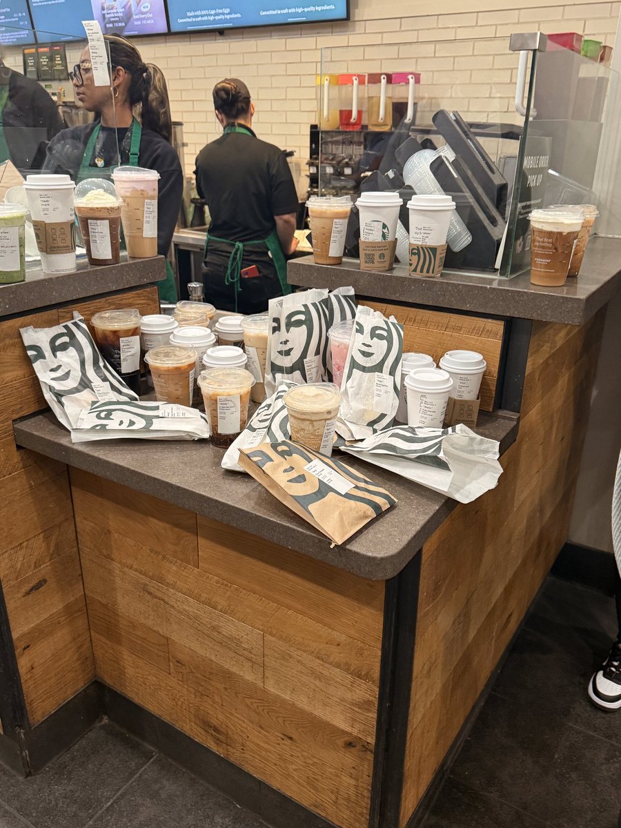 thepixelchic's tweet photo. Overwhelmed #starbucks employees at #harryreidinternationalairport #lasvegas  food in one half hour and coffee in 50 minutes.  Location B17 #southwest terminal. https://t.co/Wfe0ChrUbm