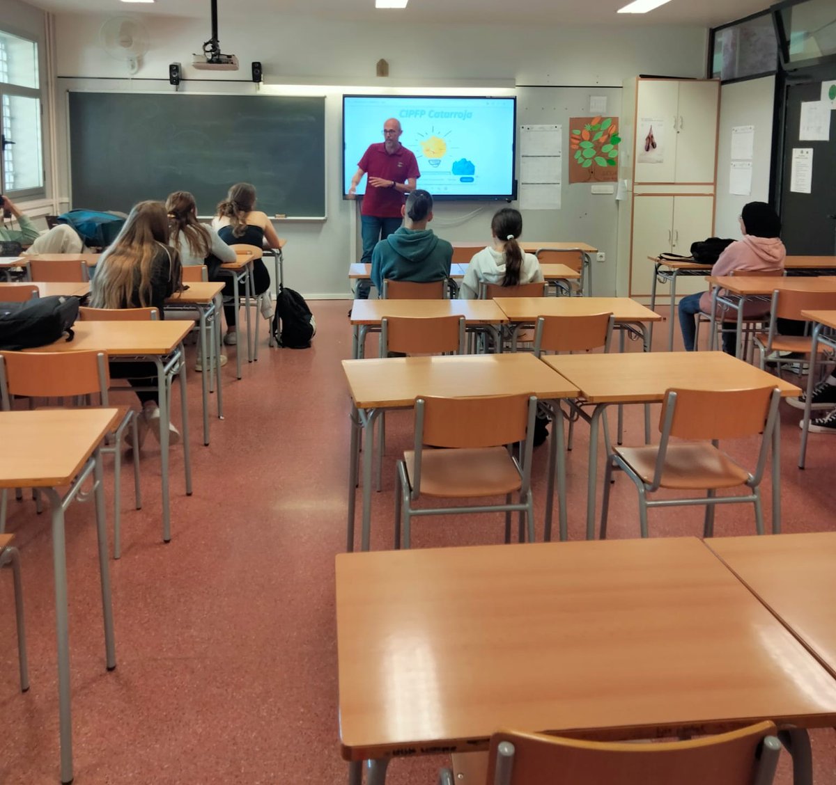 CIPFP CATARROJA. Centro Integrado Público de FP (@fpcatarroja) on Twitter photo 📢Difusión 𝗢𝗳𝗲𝗿𝘁𝗮 𝗙𝗼𝗿𝗺𝗮𝘁𝗶𝘃𝗮 #𝗙𝗣‼️Profesorado de #CIPFPCatarroja visitó el IES Laurona, el CPFPA Alts del Mercat y el IES Camp de Túria <a href="/aytolliria/">Ajuntament de Llíria</a> para dar a conocer nuestros ciclos formativos.
<a href="/GVAlabora/">GVA LABORA</a> <a href="/GVAeducacio/">GVA Educació</a> <a href="/GvaSomFP/">GVASomFP</a> <a href="/todofp/">TodoFP</a> #CIPFPCatarroja #CIPFP 📢Difusión 𝗢𝗳𝗲𝗿𝘁𝗮 𝗙𝗼𝗿𝗺𝗮𝘁𝗶𝘃𝗮 #𝗙𝗣‼️Profesorado de #CIPFPCatarroja visitó el IES Laurona, el CPFPA Alts del Mercat y el IES Camp de Túria <a href="/aytolliria/">Ajuntament de Llíria</a> para dar a conocer nuestros ciclos formativos.
<a href="/GVAlabora/">GVA LABORA</a> <a href="/GVAeducacio/">GVA Educació</a> <a href="/GvaSomFP/">GVASomFP</a> <a href="/todofp/">TodoFP</a> #CIPFPCatarroja #CIPFP