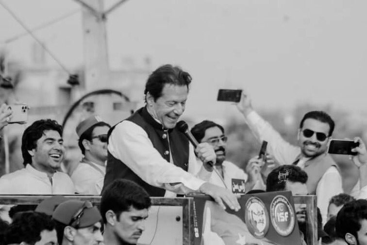 AafiIfaaaafi's tweet image. A leader who chose jail over compromise,
Who stood tall when others bowed.
He deserves our voice!

#رہا_کرو_کپتان
@Team_IKF