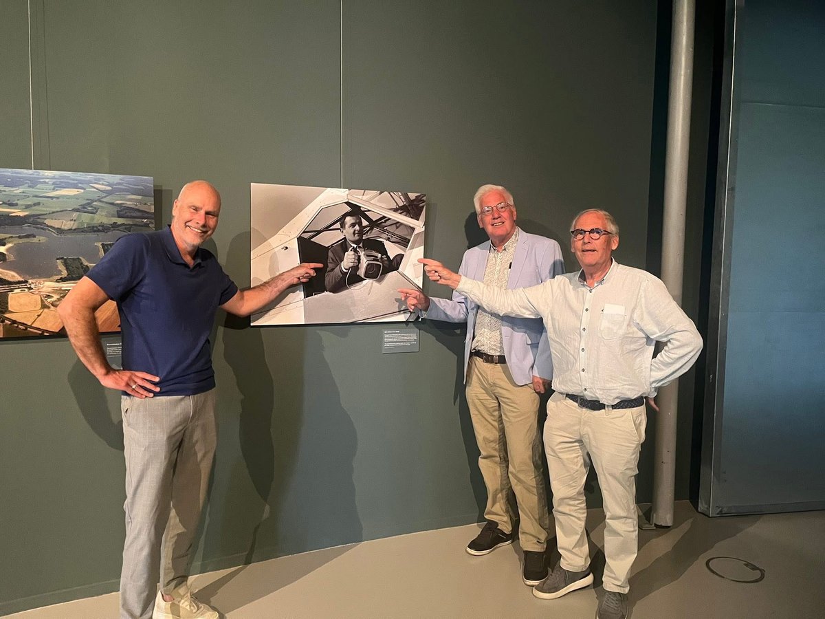 Mooie expositie van luchtfoto’s uit boek @Twente vanuit de wolken in de Museumfabriek in Enschede. Historische van @barthofmeester en actuele van dezelfde plaatsen door Roel Dijkstra. Treffend beeld van verandering, groei en transformatie! <a href="/WatermerkBV/">Uitgeverij Watermerk</a> 
<a href="/Gem_Enschede/">Gemeente Enschede</a> <a href="/enschede/">Enschede</a>