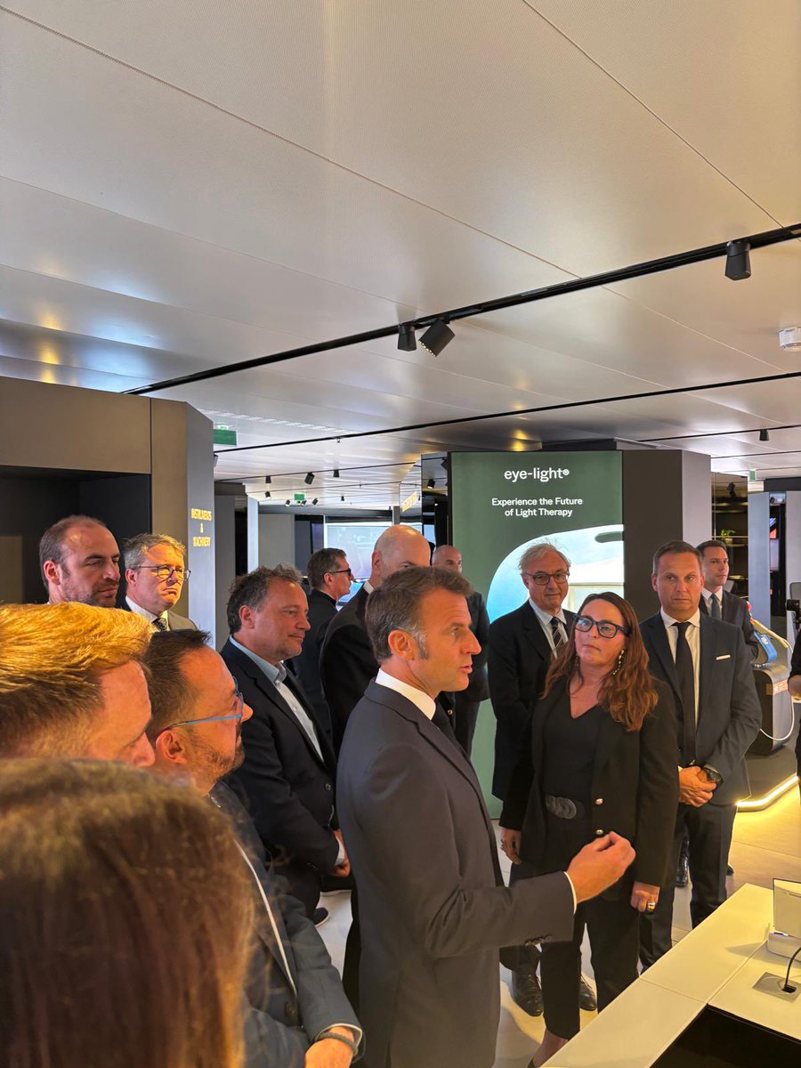 Francisque Vigouroux (@frvigouroux) on Twitter photo Aujourdâhui, jâĂ©tais sur le nouveau site <a href="/EssilorFrance/">Essilor en France</a> <a href="/EssiLux/">EssilorLuxottica</a> Ă #Wissous avec <a href="/EmmanuelMacron/">Emmanuel Macron</a> pour constater lâexcellence de la France en termes dâinnovation et dâindustrie. Ăa se passe sur le territoire <a href="/agglopariSaclay/">AgglomĂ©ration Paris-Saclay</a> <a href="/CDEssonne/">DĂ©partement de l'Essonne</a> Aujourdâhui, jâĂ©tais sur le nouveau site <a href="/EssilorFrance/">Essilor en France</a> <a href="/EssiLux/">EssilorLuxottica</a> Ă #Wissous avec <a href="/EmmanuelMacron/">Emmanuel Macron</a> pour constater lâexcellence de la France en termes dâinnovation et dâindustrie. Ăa se passe sur le territoire <a href="/agglopariSaclay/">AgglomĂ©ration Paris-Saclay</a> <a href="/CDEssonne/">DĂ©partement de l'Essonne</a>