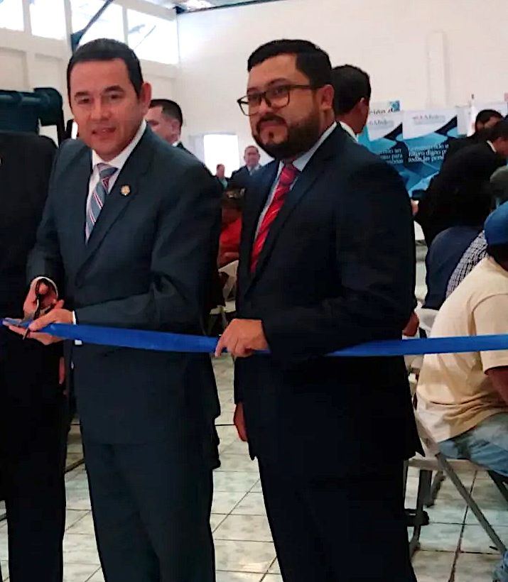 Ricigt1's tweet photo. 📉 En el Tribunal Octavo de Sentencia Penal, el MP de #ConsueloPorras protege a otro aliado de Jimmy Morales: pidió que Carlos Velásquez Monge, exdirector de Aeronáutica, no sea condenado por peculado por sustracción, sino por peculado culposo, para que solo reciba 1 año de prisión. ⚖️🛬 La justicia sigue servida a los corruptos. 💸