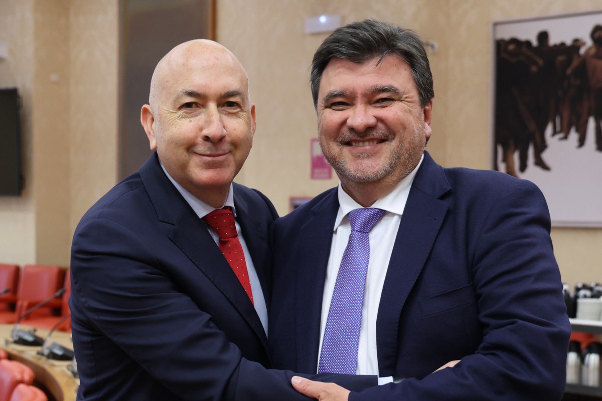 Hoy recibimos en la Comisión de Hacienda a la Presidenta de la Autoridad Independiente de Responsabilidad Fiscal ( AIReF ), Cristina Herrero, para dar cuenta de su actuación 🌹