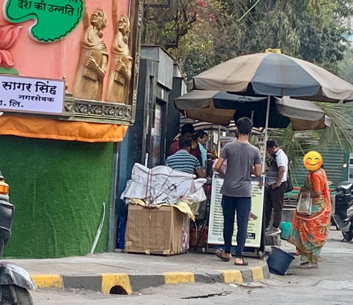 Ashok Nagar Kandivili East. Tempos arrive in evening. Set up food businesses on Public footpath. Create traffic jams and pack up by the night. <a href="/MTPHereToHelp/">Mumbai Traffic Police</a> <a href="/mybmcWardRS/">Ward RS BMC</a> <a href="/mybmc/">माझी Mumbai, आपली BMC</a> <a href="/bmcmumbai/">Municipal Corp.</a> <a href="/PiyushGoyalOffc/">Piyush Goyal Office</a>