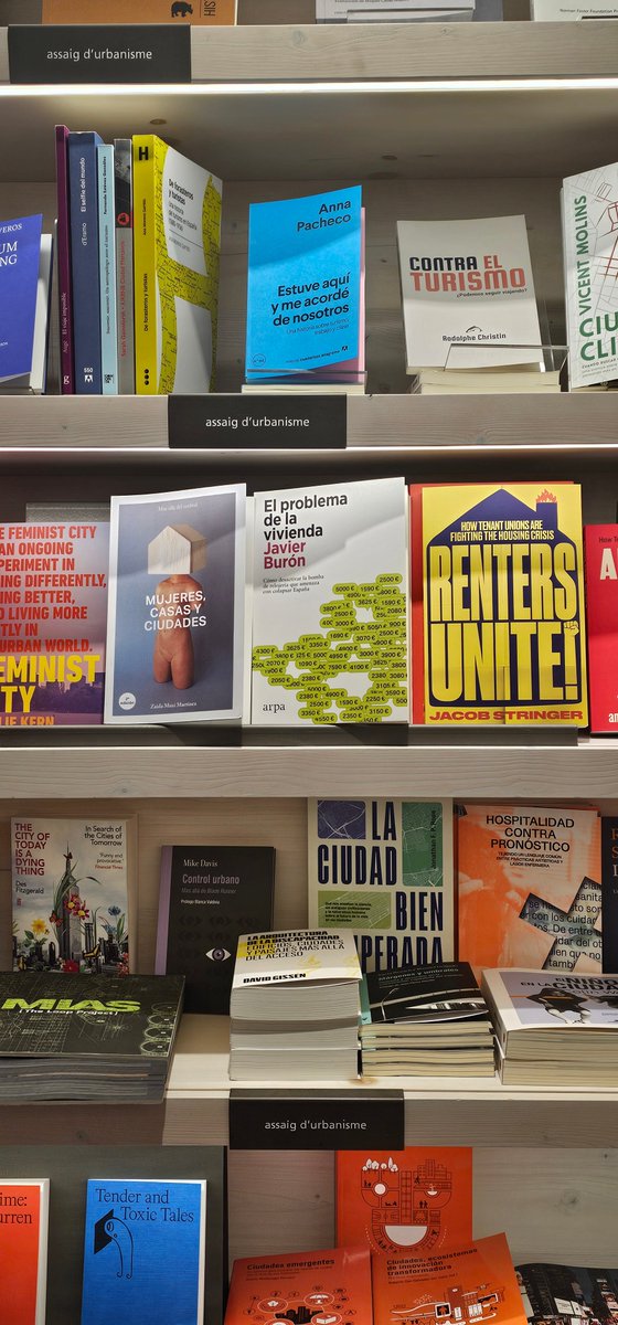 Poques coses més emocionants com a autor d'assaig sobre temes urbans que el teu llibre ("EL PROBLEMA DE LA VIVIENDA. Como desactivar la bomba de relojería que amenaza con colapsar España" by Arpa) es vengui a la llibreria <a href="/laietana/">laie</a> del <a href="/cececebe/">CCCB</a>.