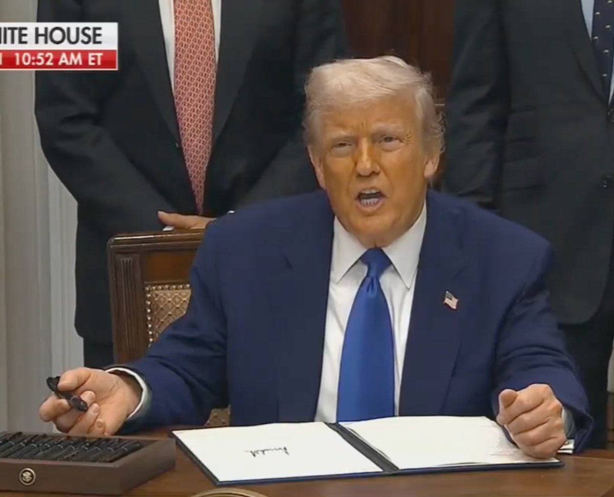BREAKING: Donald Trump gives an insane defense of his corrupt decision to accept a luxury jet from the nation of Qatar — which he intends to "upgrade" to use as Air Force One.

Foreign countries are blatantly bribing the White House now...

"Mr. President what do you have say to