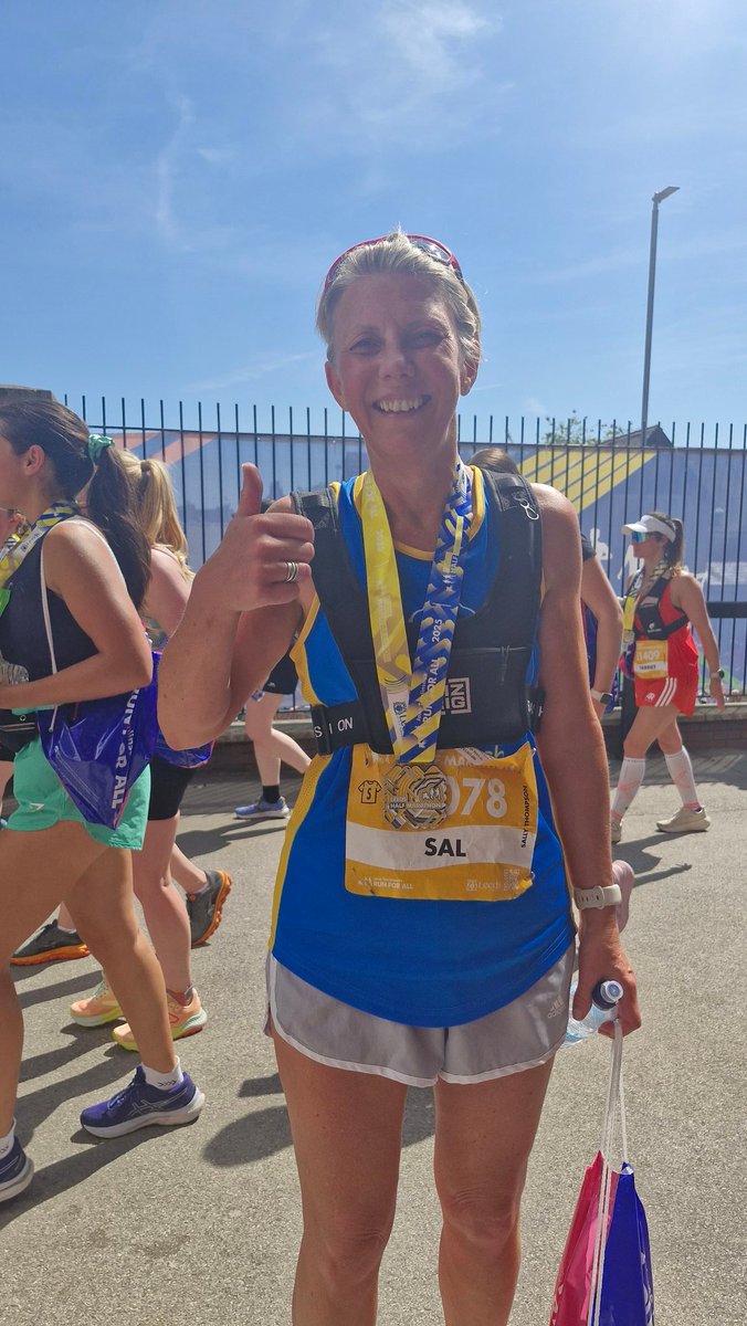 SalThompson9's tweet image. Really proud to have finished the Leeds Half in a pb of 2.05. It was SO hot but worth raising money for #YorkshireCancerResearch.
Thank you so much to the fabulous crowds & volunteers. Massive well done to Tasha in the #LeedsMarathon2025, smashed it in 4.31!