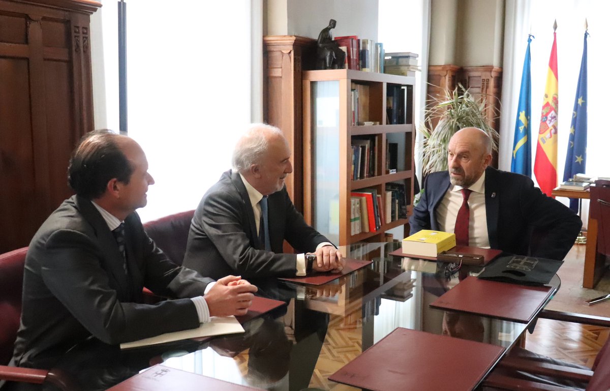 Junta General del Principado de Asturias (@juntaasturias) on Twitter photo La <a href="/JuntaAsturias/">Junta General del Principado de Asturias</a> ha acogido esta tarde el acto de presentación del libro "De la democracia en Hispanoamérica", del que es autor Santiago Muñoz Machado, profesor universitario, jurista y director de la Real Academia Española (RAE) La <a href="/JuntaAsturias/">Junta General del Principado de Asturias</a> ha acogido esta tarde el acto de presentación del libro "De la democracia en Hispanoamérica", del que es autor Santiago Muñoz Machado, profesor universitario, jurista y director de la Real Academia Española (RAE)