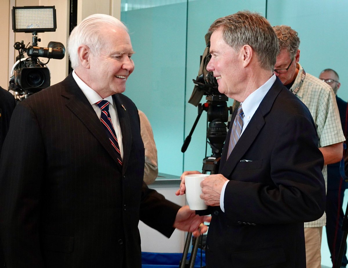 Major Investment News for #Indy! 🚨
Today, <a href="/RocheDiaUSA/">Roche Diagnostics USA</a> announced plans to invest up to $550 million and create hundreds of jobs at its Indianapolis operations - cementing our city’s role as a national hub for life sciences innovation. <a href="/IndyMayorJoe/">Mayor Joe Hogsett</a> #economicdevelopment