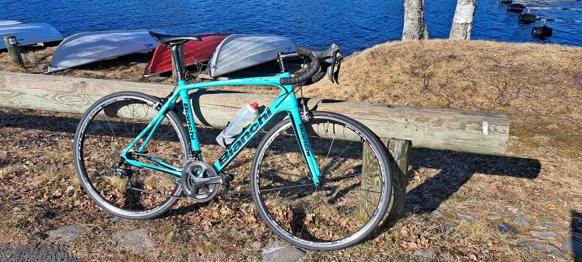 Cyclocross sivuun ja vanha prima donna saa taas kiiltää kilpaa auringon kanssa. 

Lähtölaukaus Pohjolan pyöräilykesälle 😎🚲