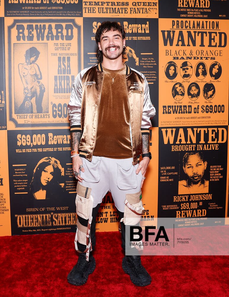 Had Great time at the <a href="/Pornhub/">Pornhub</a>! Awards 😁🧡🖤🏆 ft. <a href="/Sashapearl23/">Sasha Pearl</a> &amp; <a href="/Sweet__Alina/">Alina Angel الينا انجل</a>