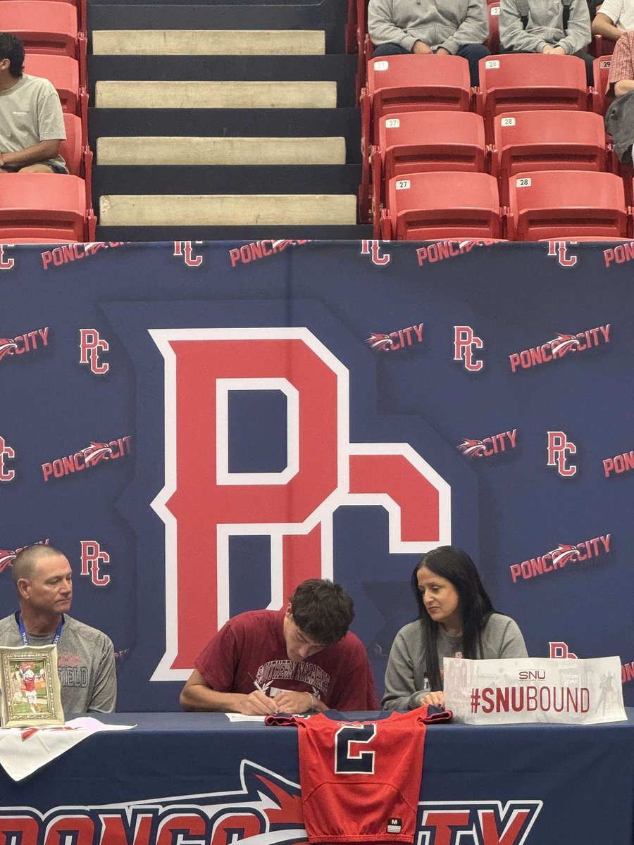 Signed✍️ 

#BoltsUp⚡️ <a href="/SNUFootball/">SNU Football</a> <a href="/Datcoachwest/">Datcoachwest</a>