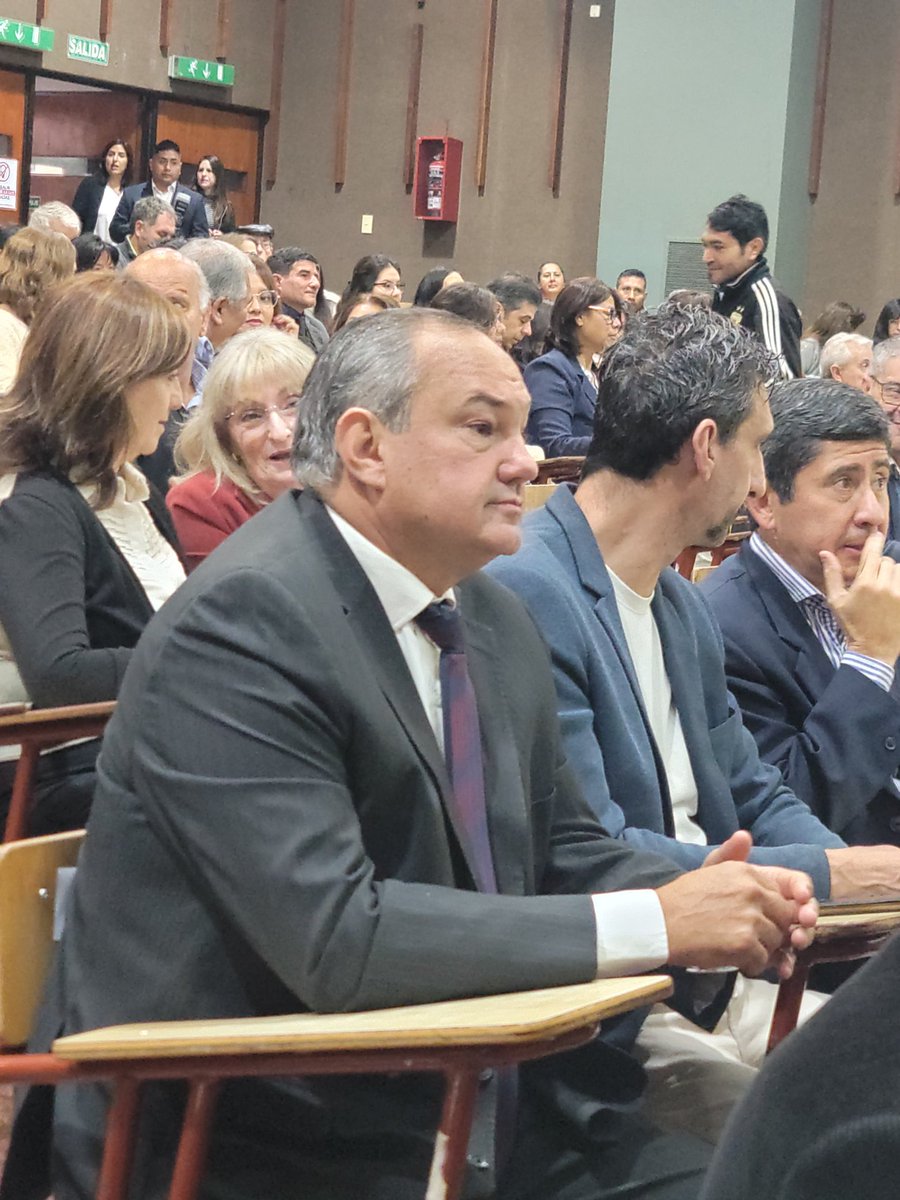 Hoy estuve presente en la querida UNSa acompañando la asunción del flamante Rector de esa casa de estudios, Miguel Nina y a Rita Martearena, la vice rectora. 

En estos tiempos, más que nunca, la defensa de las universidades públicas como instituciones de cohesión social,