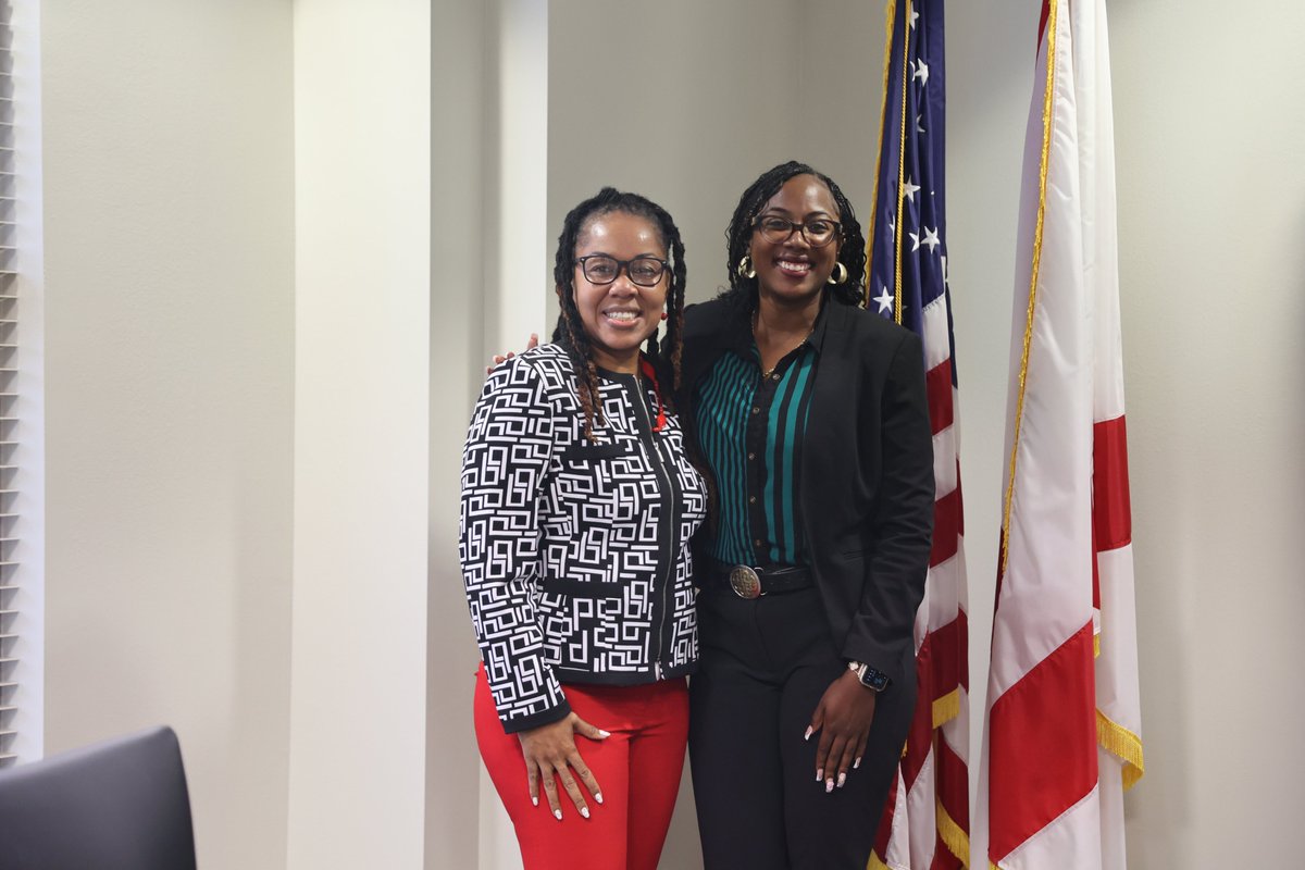 We proudly welcome Destiny T. Dixon and Omayra Fuentes Otero as our newest Assistant State Attorneys, sworn in by State Attorney Monique Worrell. Their addition boosts our team's efficiency and service to the Orange and Osceola communities. Cheers to their dedication to justice!