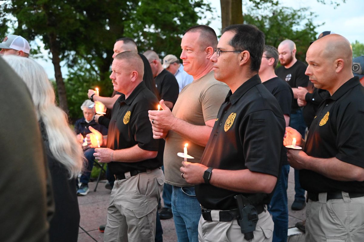Honoring the ultimate sacrifice in the line of duty. 💙

On May 3, members of our honor guard attended the Missouri Law Enforcement Memorial in Jefferson City to honor and remember Missouri's fallen law enforcement officers.

#PoliceWeek