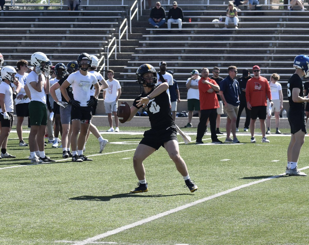 Standouts from the MHSAA Exposure Camp Jenison AM include:
Grant Adloff, OL - EGR
Cole Bertke, OL - EGR 
Hunter Hankamp, OL - Coop
Chuck King, QB - GRC
Vaughn Veltman, QB - TC
Cole Haist, QB, BR
Kyle Graber, WR - Greenville
Grady Patrick, TE - Zeeland W
Ryan Kerry, LB - Rockford